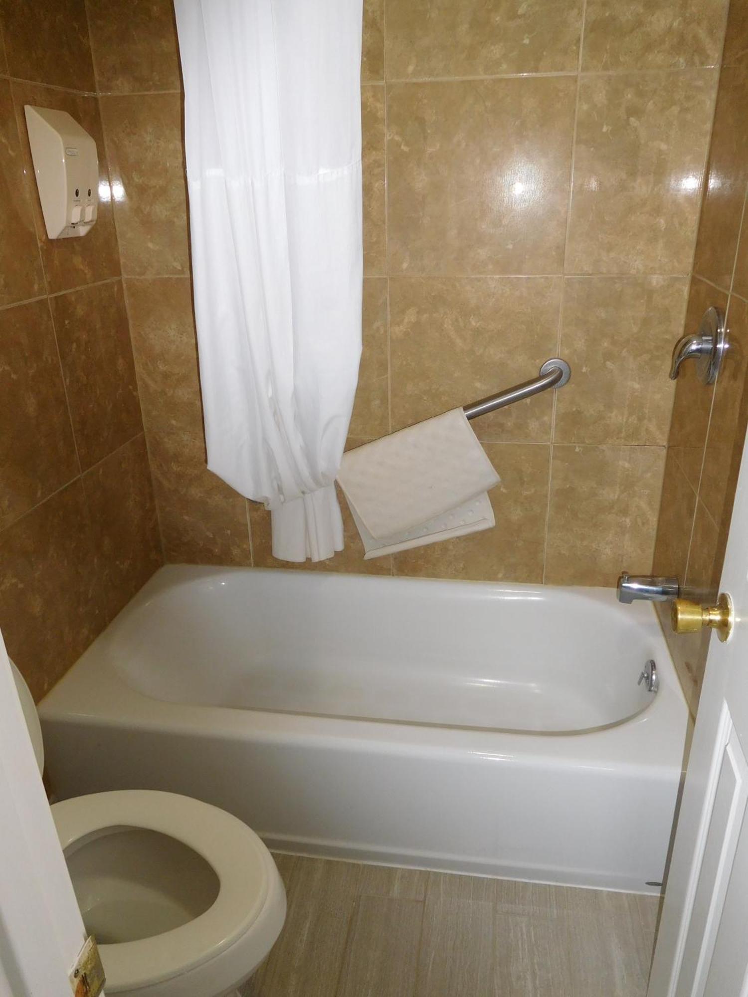Stamford Deluxe Inn מראה חיצוני תמונה
